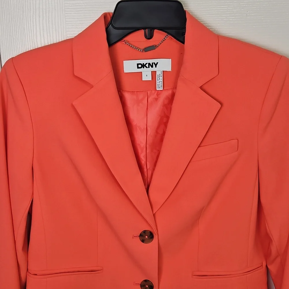 DKNY Women's Long Sleeve Double Button Notch Lapel Blazer: Lt Coral‎